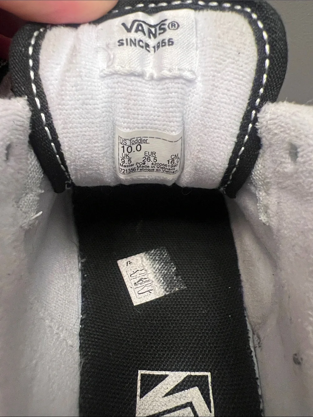 Vans Knu Skool Elastic Lace Bolt. Black and white. Toddler size 10